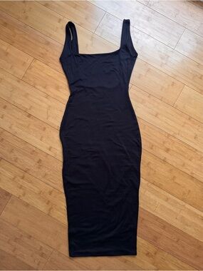 Open back tight black midi jersey dress, S